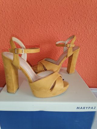 Sandalia plataforma ante mostaza Marypaz de segunda mano por 20 EUR en  Linares en WALLAPOP
