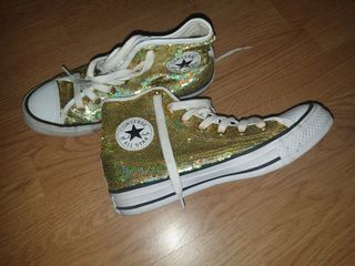 Converse altas doradas de lentejuelas de segunda mano por 45 EUR en Bouzas  en WALLAPOP