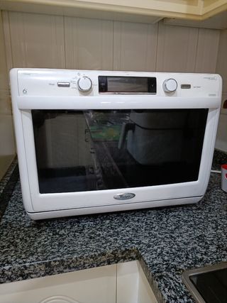Horno Microondas Whirlpool de segunda mano por 180 EUR en Córdoba en  WALLAPOP