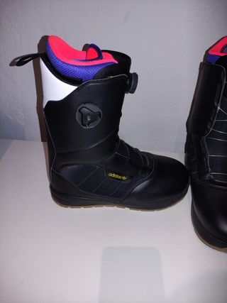 Botas snowboard Adidas 45 de segunda mano por 280 EUR en Estepona en  WALLAPOP