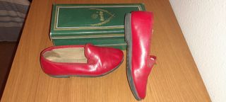 Zapatos rojos niño fiestas moros y cristianos de segunda mano por 12 EUR en  Alcoy en WALLAPOP