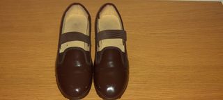 Zapatos marrones niño fiestas moros y cristianos de segunda mano por 12 EUR  en Alcoy en WALLAPOP