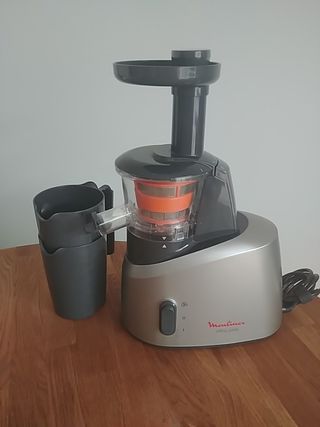 Licuadora de prensado en frío Moulinex de segunda mano por 86 EUR en  Alicante en WALLAPOP
