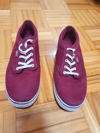 Zapatillas Vans granates suela fina de segunda mano por 20 EUR en Pamplona  en WALLAPOP