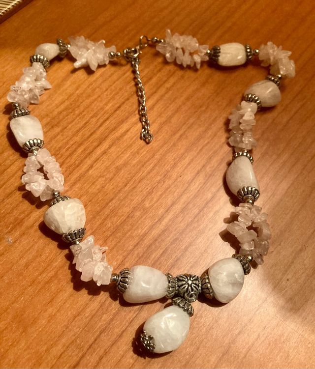 Collar de piedras naturales