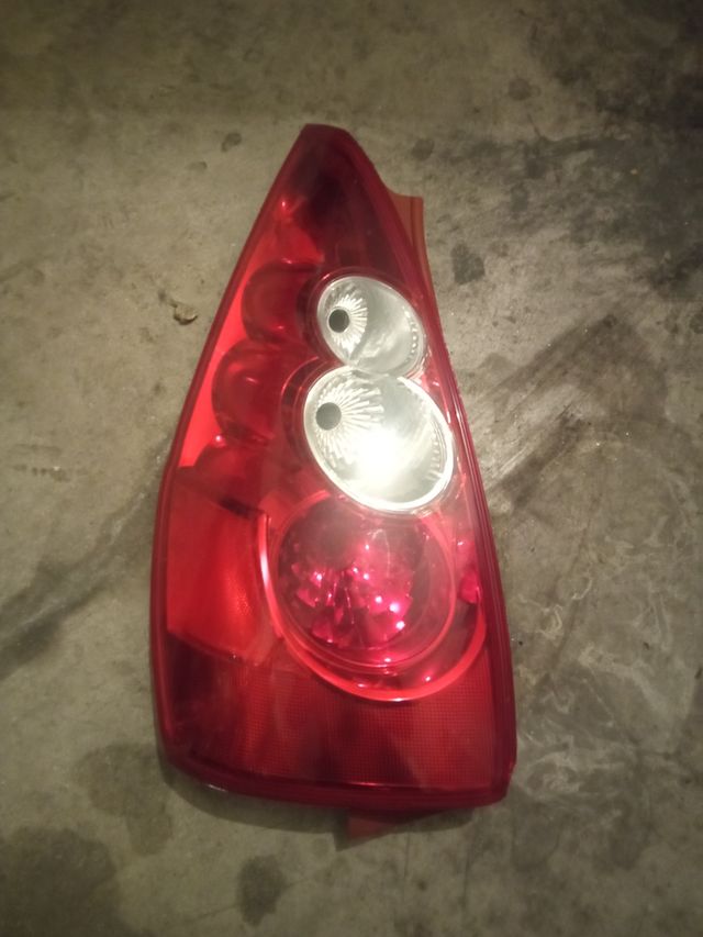 PILOTO TRASERO IZQUIERDO MAZDA 5