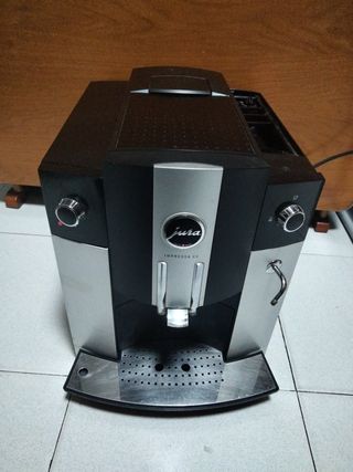 Cafetera Jura C5 de segunda mano por 150 EUR en Velilla de San Antonio en  WALLAPOP