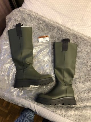 Botas Agua Stradivarius de segunda mano por 45 EUR en Arroyomolinos en  WALLAPOP