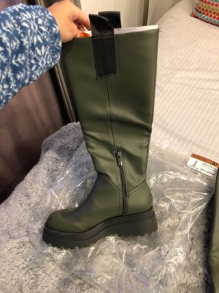 Botas Agua Stradivarius de segunda mano por 45 EUR en Arroyomolinos en  WALLAPOP