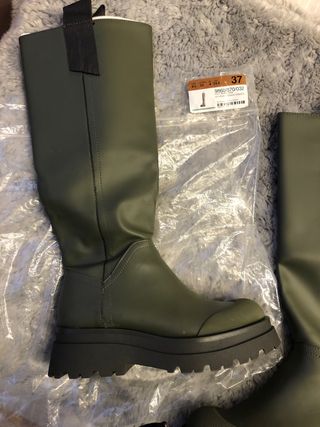 Botas Agua Stradivarius de segunda mano por 45 EUR en Arroyomolinos en  WALLAPOP