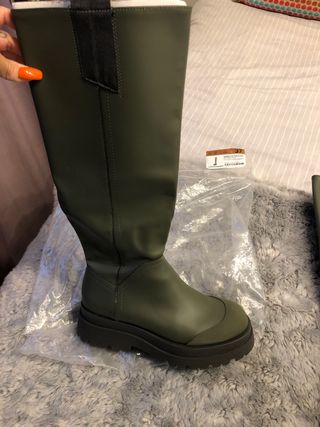 Botas Agua Stradivarius de segunda mano por 45 EUR en Arroyomolinos en  WALLAPOP