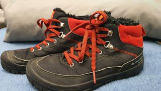 Botas Quechua waterproof de segunda mano por 10 EUR en Sevilla en WALLAPOP
