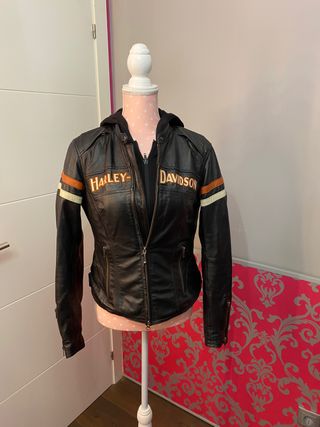 Cazadora cuero moto de segunda mano en Torrejón de Ardoz en WALLAPOP