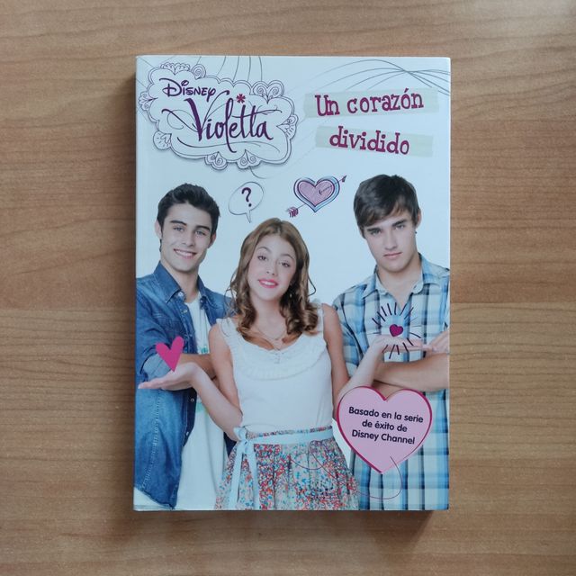 Libro Un corazón dividido (Violetta)