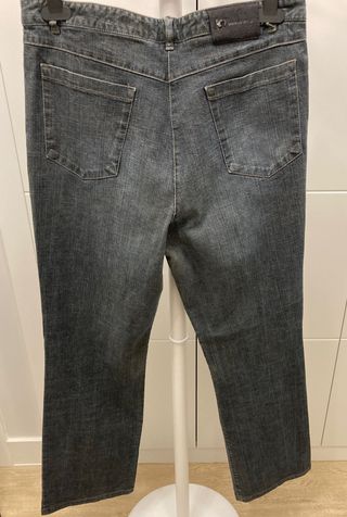 Vaquero mujer gris. Recto. De El Corte Inglés. de segunda mano por 4 EUR en  Colonia Covibar en WALLAPOP