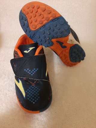Zapatillas de fútbol talla 24 de segunda mano por 10 EUR en Zaragoza en  WALLAPOP