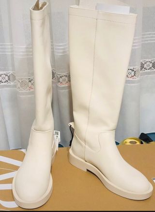 Está pasando: las botas altas engomadas agotan existencias