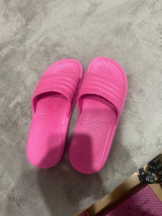 Chanclas de piscina TALLA 39 de segunda mano por 5 EUR en Barcelona en  WALLAPOP