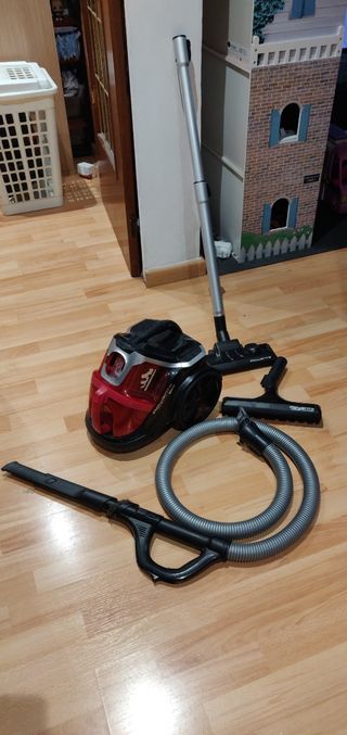 Aspirador Rowenta Ergo Force Cyclonic de segunda mano por 70 EUR en  Barcelona en WALLAPOP