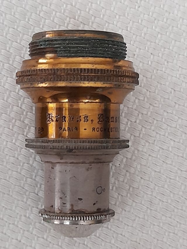 Objetivo de microscopio antiguo