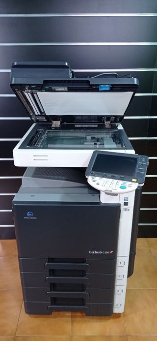Impresora Konica Minolta Bizhub C280 de segunda mano por 450 EUR en  Colmenar Viejo en WALLAPOP