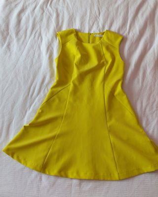 Vestido amarillo Sfera talla 38 M de segunda mano por 7 EUR en Ciempozuelos  en WALLAPOP