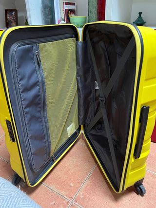 Maleta American Tourister amarilla de segunda mano por 55 EUR en Aranjuez  en WALLAPOP