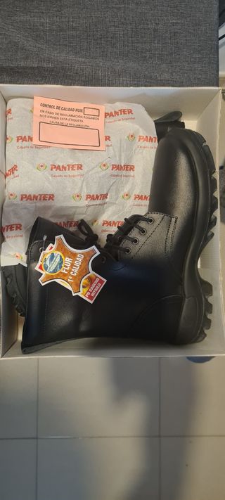 Botas tácticas Panter n°48 a estrenar de segunda mano por 70 EUR en Sevilla  en WALLAPOP
