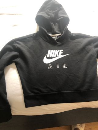 Sudadera nike negra chica de segunda mano por 20 EUR en Camarma de  Esteruelas en WALLAPOP
