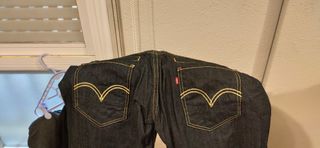 Pantalon LEVIS 511 34\\/32 de segunda mano por 65 EUR en Cambrils en WALLAPOP