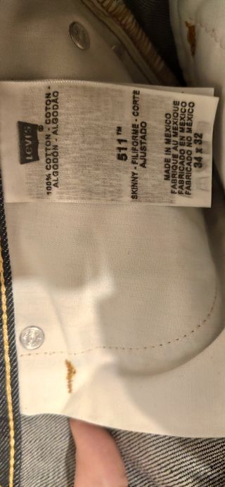 Pantalon LEVIS 511 34\\/32 de segunda mano por 65 EUR en Cambrils en WALLAPOP