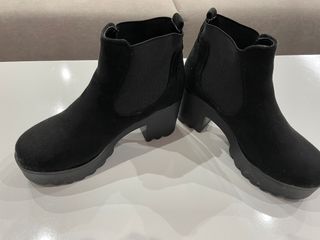 Botines Número 36 Negras de segunda mano por 7 EUR en Torelló en WALLAPOP