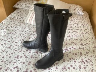 Botas altas planas de segunda mano en WALLAPOP