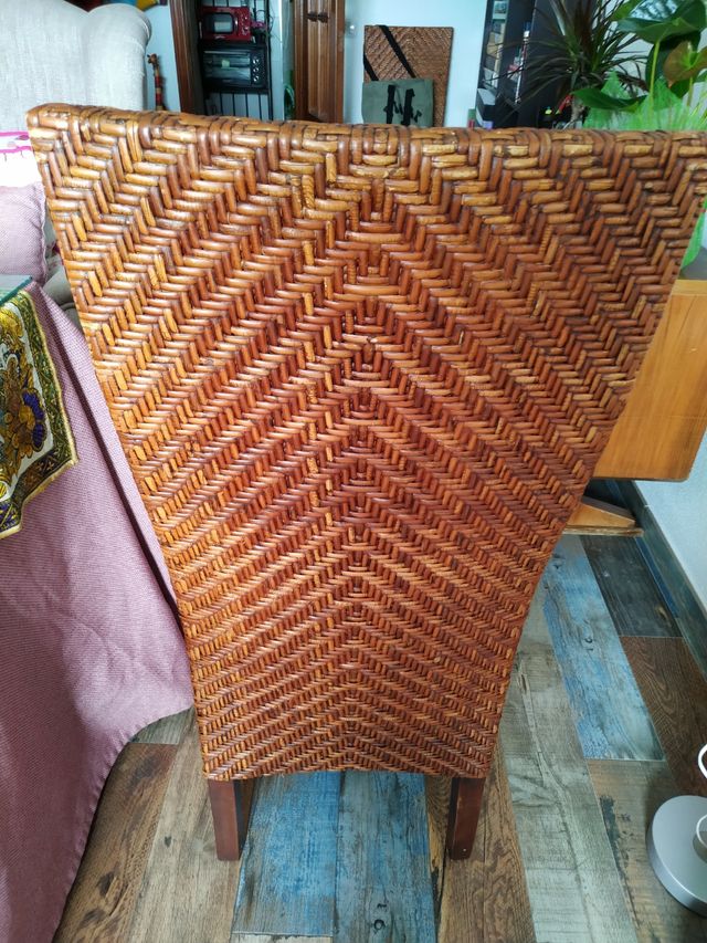 Set tavolo e sedie RATAN per soggiorno.