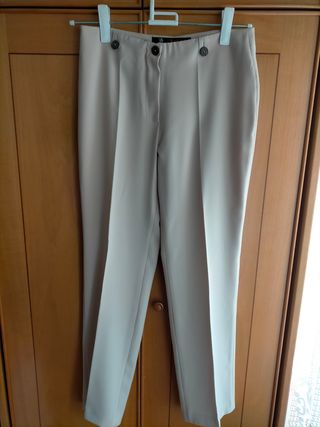 Pantalón mujer talla 40 de segunda mano por 5 EUR en Santander en WALLAPOP