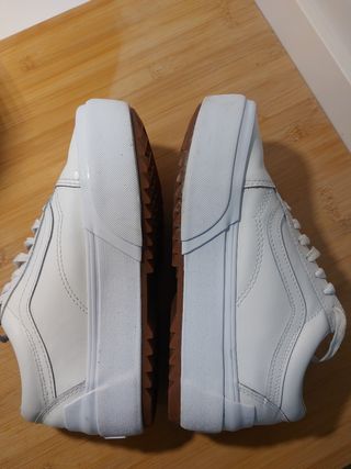 Vans piel plataforma de segunda mano por 65 EUR en Ponferrada en WALLAPOP