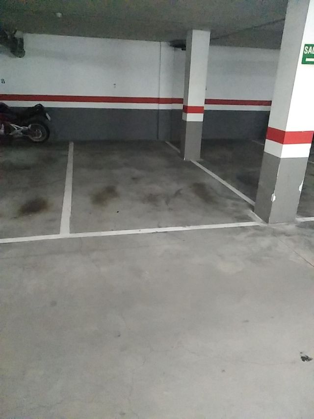 PLAZA en venta  la plaza es muy amplia muy cómoda para salir y entrar 28'36 metros cuadrados cabe un buen coche y motos en Quart de Poblet calle la música puedo bajar algo  ven y la VES