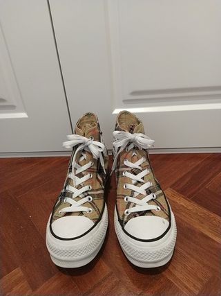 Converse plataforma cuadros burberry de segunda mano por 60 EUR en Leganés  en WALLAPOP