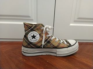 Converse plataforma cuadros burberry de segunda mano por 60 EUR en Leganés  en WALLAPOP