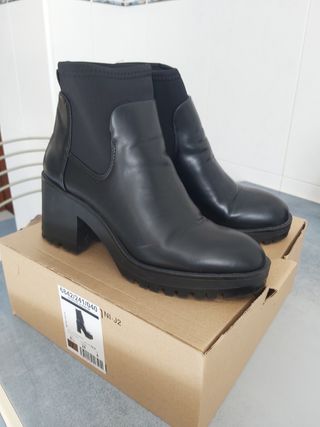 Botin track Stradivarius de segunda mano por 15 EUR en Cabezón de la Sal en  WALLAPOP