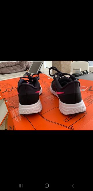 Tennis Nike referencia BQ3207014 de segunda mano por 35 EUR en Barcelona en  WALLAPOP