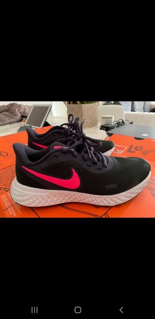 Tennis Nike referencia BQ3207014 de segunda mano por 35 EUR en Barcelona en  WALLAPOP