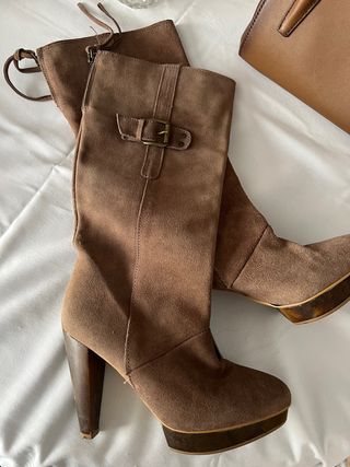 Zapatos Mujer | Varone. Botas Altas De Ante Beige | Cortefiel \u003e Skywatchers  Inn