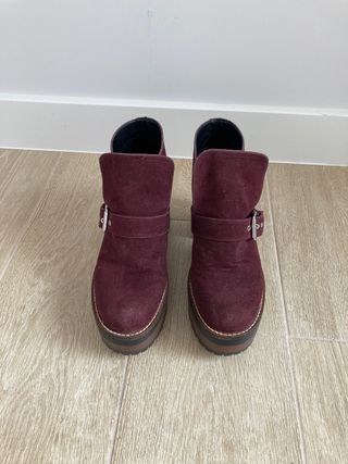 Zapato-botín mujer, plataforma, granate. Pull\u0026amp;Bear de segunda mano por  5 EUR en Colonia Covibar en WALLAPOP