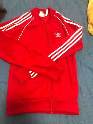 Chandal Adidas rojo de segunda mano en Madrid en WALLAPOP