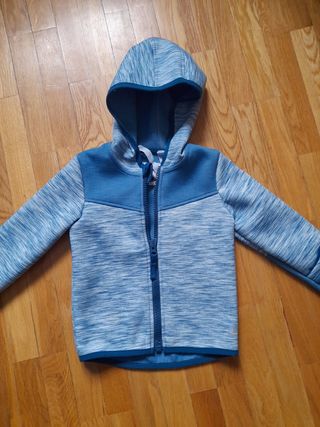 Sudadera capucha decathlon niño talla 3 años de segunda mano por 3 EUR en  Burgos en WALLAPOP