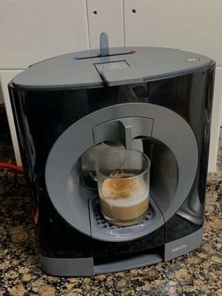 Cafetera Krups Dolce Gusto Oblo KP1105 de segunda mano por 19 EUR en Llíria  en WALLAPOP