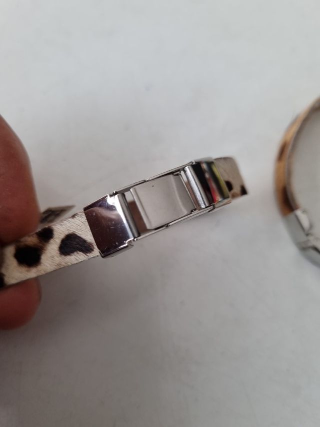 2 pulseras piel 8€ 