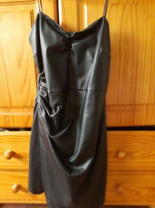 VESTIDO NEGRO DE CUERO \