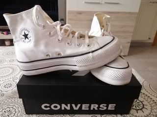 Se vende Converse blancas con plataforma (36,5) de segunda mano por 60 EUR  en Móstoles en WALLAPOP